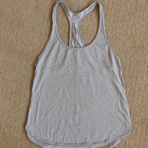 Lululemon “rare” 105 singlet with silver thread